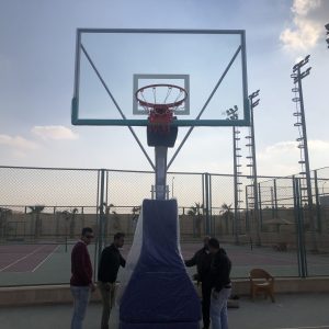 زوج من أبراج ملاعب كرة السلة المتحركة